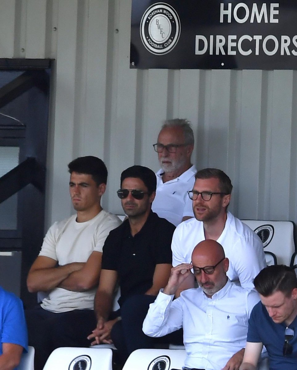 ArsenalAcademy's tweet photo. Good to see you at Meadow Park today, Mikel 👋 

#AFCU21 https://t.co/4AtKNpKas9