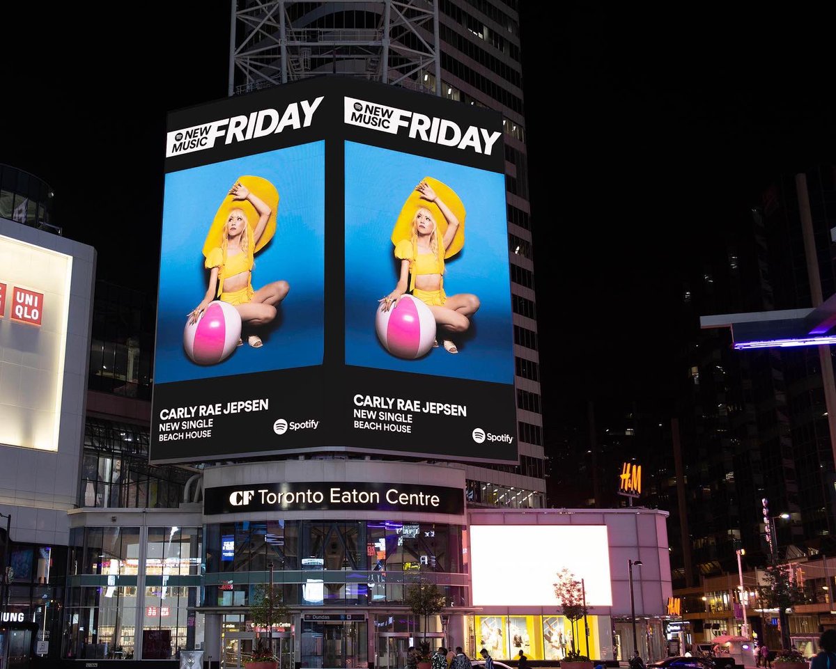 carlyraejepsen's tweet photo. Beach House made it to the east coast and I’m packing my bags too! Yahoo! Thank you @Spotify @SpotifyCanada https://t.co/1X28JOUCRY