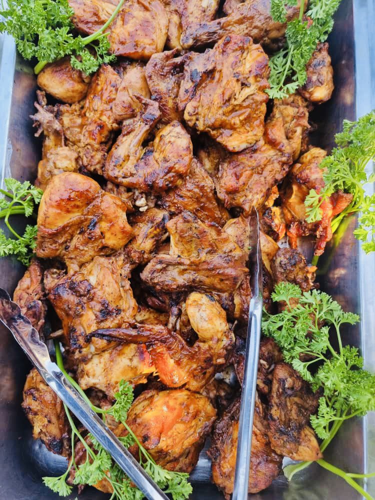 Maswerasei 😅 Zwitter family ndinoitwa Mr Sadza  nhasi ndaswera ndichi gadzirisa <a href="/SAYWHATOrg/">SAYWHAT</a> good food for their lunch 🙏 Ndokumbirawo ma Rt maybe  my next client might be on yr TL 🙏🥺Thank you 🥺