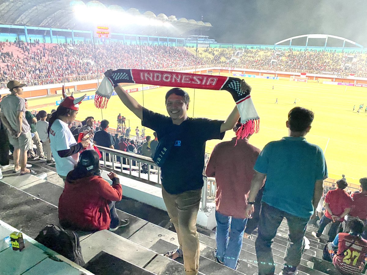 Hakimi2821981's tweet photo. Setia dukung Timnas Indonesia berlaga 🇮🇩❤️👏🏽👏🏽 #AFFU16 #PSSI #TimnasDay #Garudamuda #ForzaIndonesia https://t.co/2BPyHaBXsf