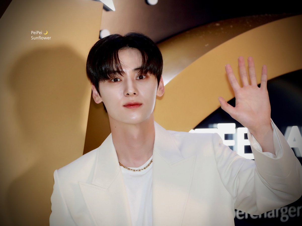 peisunflower's tweet photo. -
220804 에스티로더 

#황민현 #민현  
#MINHYUN #HWANGMINHYUN https://t.co/9J5FbVdjOp
