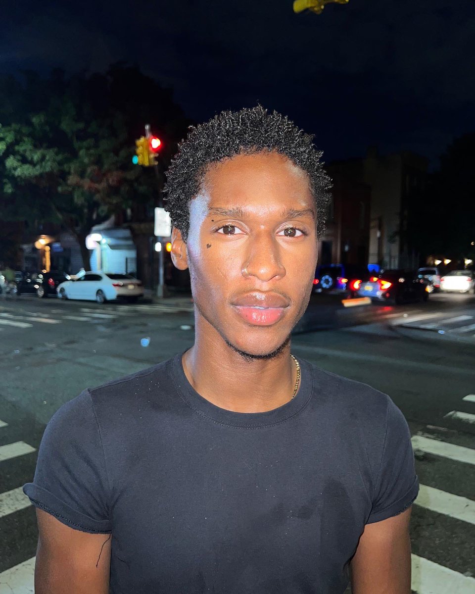 QuamKent's tweet photo. “Hey , do you mind taking a picture of my face?” https://t.co/KmtK2jgGzZ