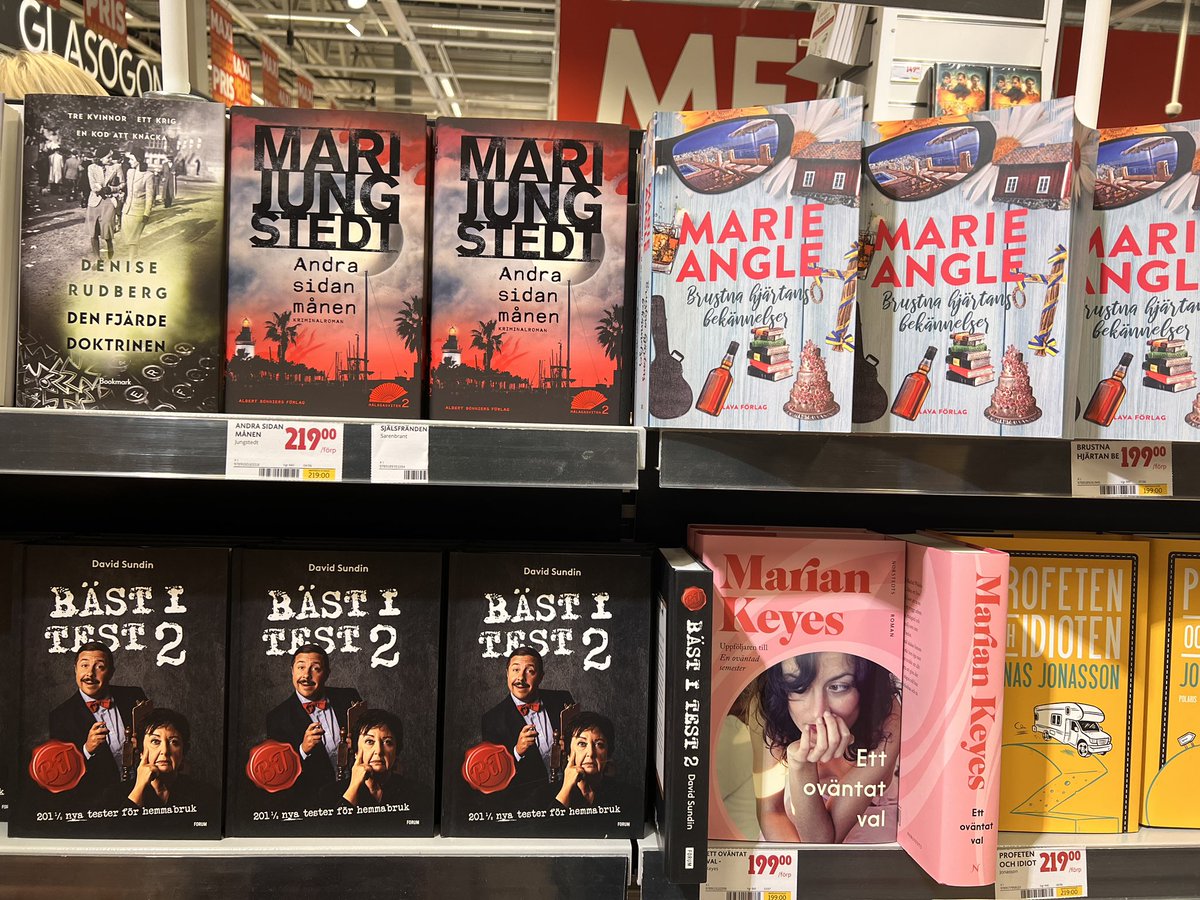 I mycket fint sällskap på bokavdelningen på Maxi!  🤩💪Om några veckor släpps den äntligen även som ljudbok - lyssna bl a på <a href="/storytelsverige/">Storytel Sverige</a>  #författare #debutant #feelgood