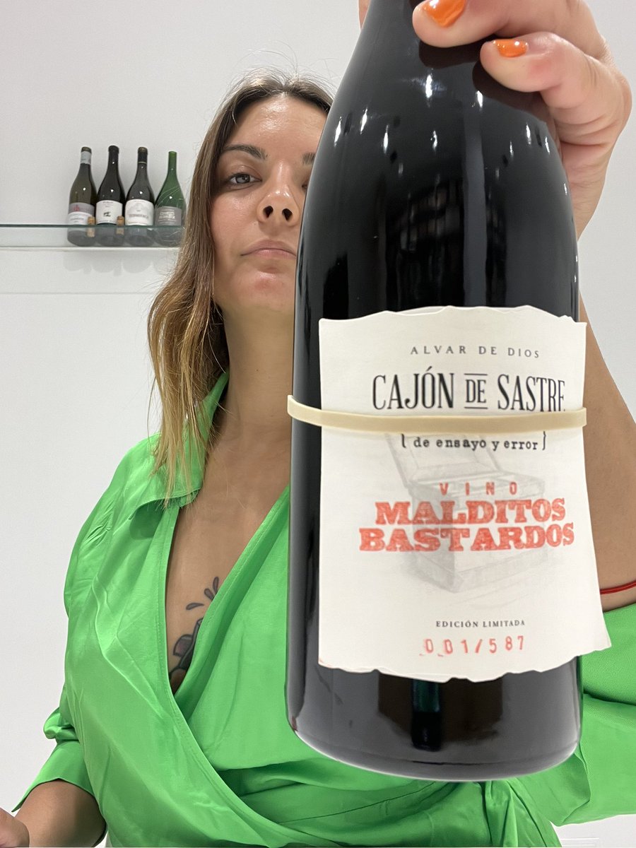 anuskaosorio's tweet photo. Sin filtros, ni maquillaje. Ninguno. Botella sincera. #alvardedios https://t.co/3MiHgZ0yEm