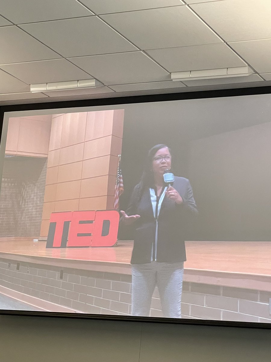 JPhillips_CCPS's tweet photo. Congratulations to our Cavalier teacher/leader, Pam Jennings, who successfully completed The LEAD program with the University of Richmond. We look forward to watching her rise! #GoCavs @cloverhillhs @e_pioch @cloverhill_fb https://t.co/3IRbmcxc99