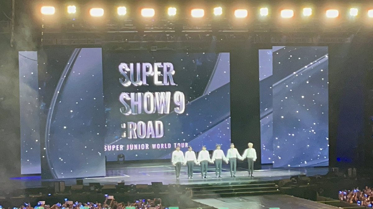 jessmanMD's tweet photo. Proud to be a #PHELP. We showed up to share in their grief. SJ didn’t even need to sing but did anyway as for our sake, even when their hearts are broken. To @SJofficial We’re always here to hold your hands when you need us. Thank you. @pulpliveworld @happeehour #SS9inManila https://t.co/G8HzGopxTV