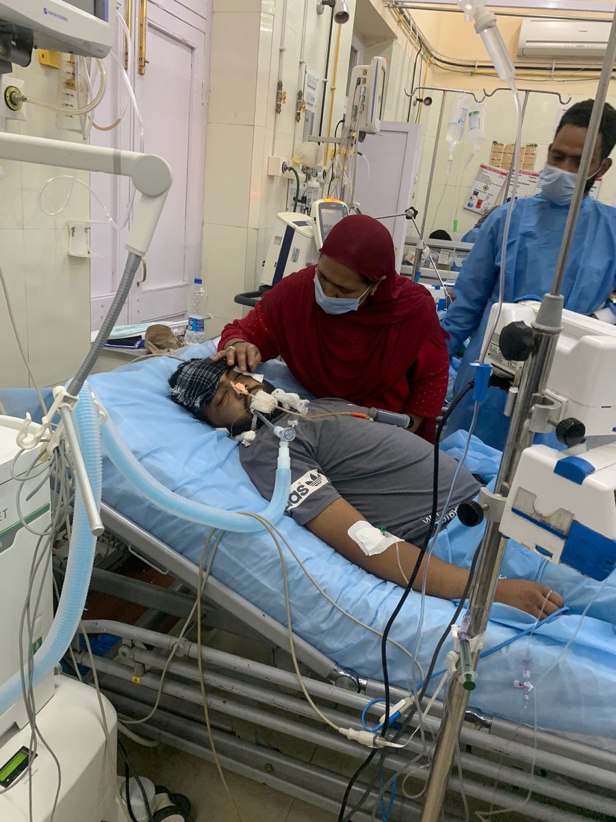 mjunaid2690's tweet photo. This is his current condition. His personal bank account number is mentioned in the above video. Please RT and make this reach everyone across. https://t.co/TSvHAM4NQw