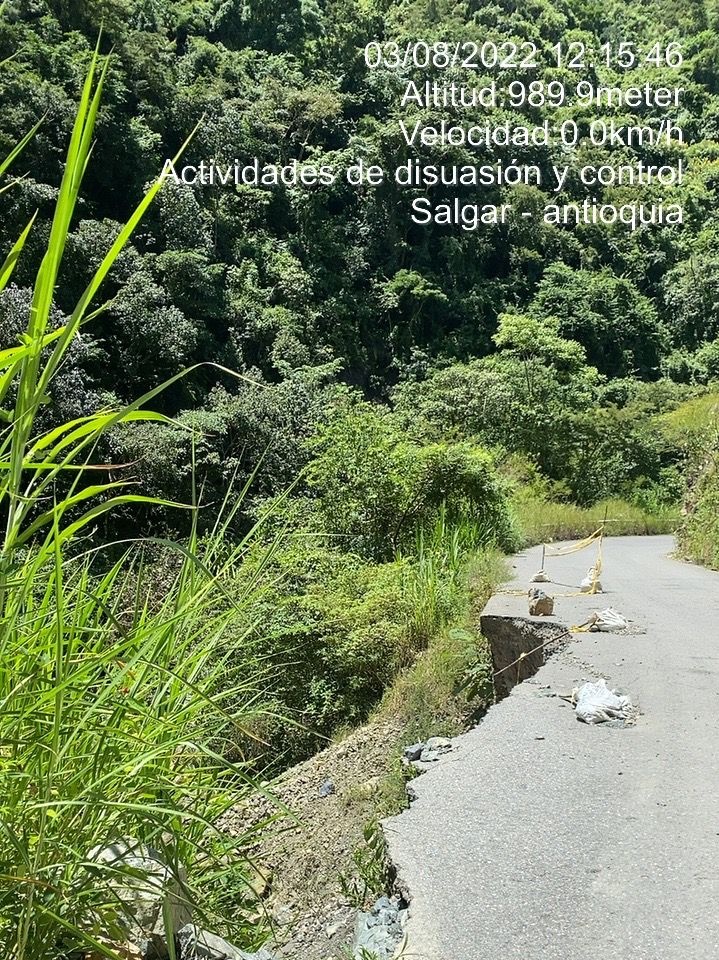 anibalgaviria's tweet photo. (3 de 8) San Fermín - Briceño. El jueves se presentaron derrumbes de gran proporción y pérdidas de banca. Gran afectación de todo el corredor. 
Se presentan derrumbes en Salgar - Ciudad Bolívar; El Barroso – Salgar; Concordia - Betulia (Basurero); La Metida - Concordia. https://t.co/oypJKxmLlV