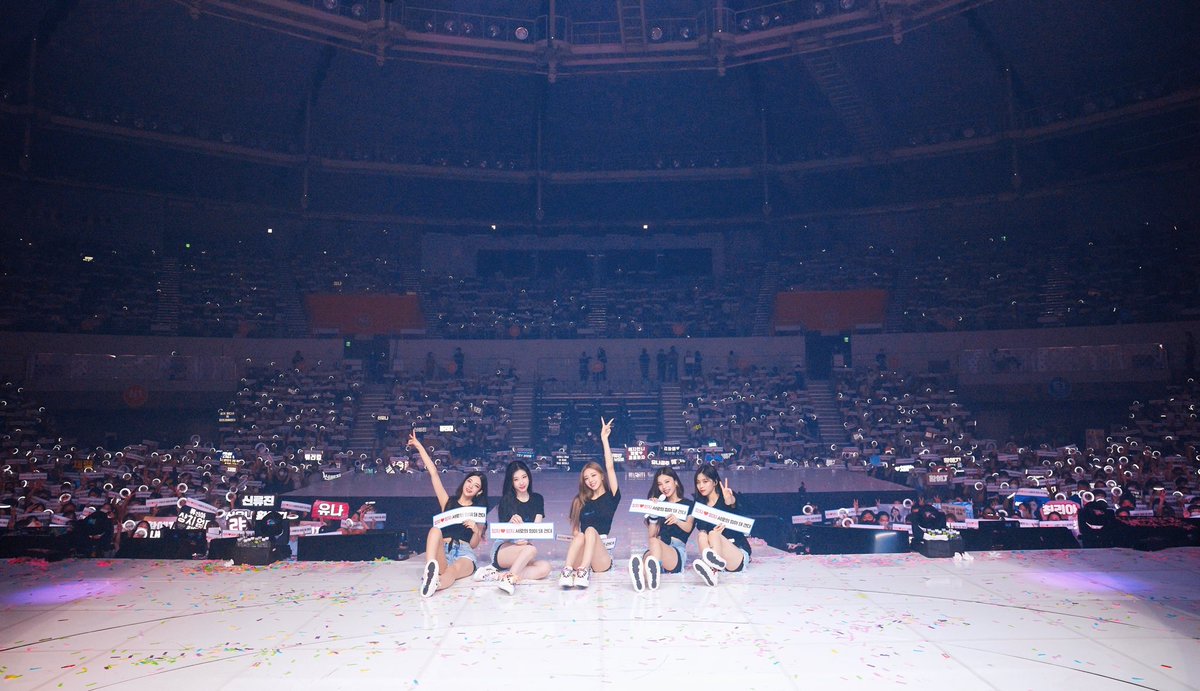 choijuliete's tweet photo. The unbelievable atmosphere I welcomed tonight made me sure that I would never be able to forget that. Such a remarkable memory to think back to, the first stop of #ITZY_WORLD_TOUR went well! Thank you for coming to see our performance, MIDZY. We'll meet again, worry not. https://t.co/7jkfYUYy1e