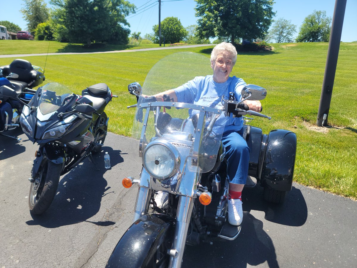 TripleCreek_RC's tweet photo. Carol H. Said there is nothing like turning 90 and becoming a biker chick! Thank you #SCRC chapter 405!
#trilogyhs #trilogyliving #LiveaDream #SoutherCruisersRidingClub
#LifeEnrichment https://t.co/yoiVpSSO9v