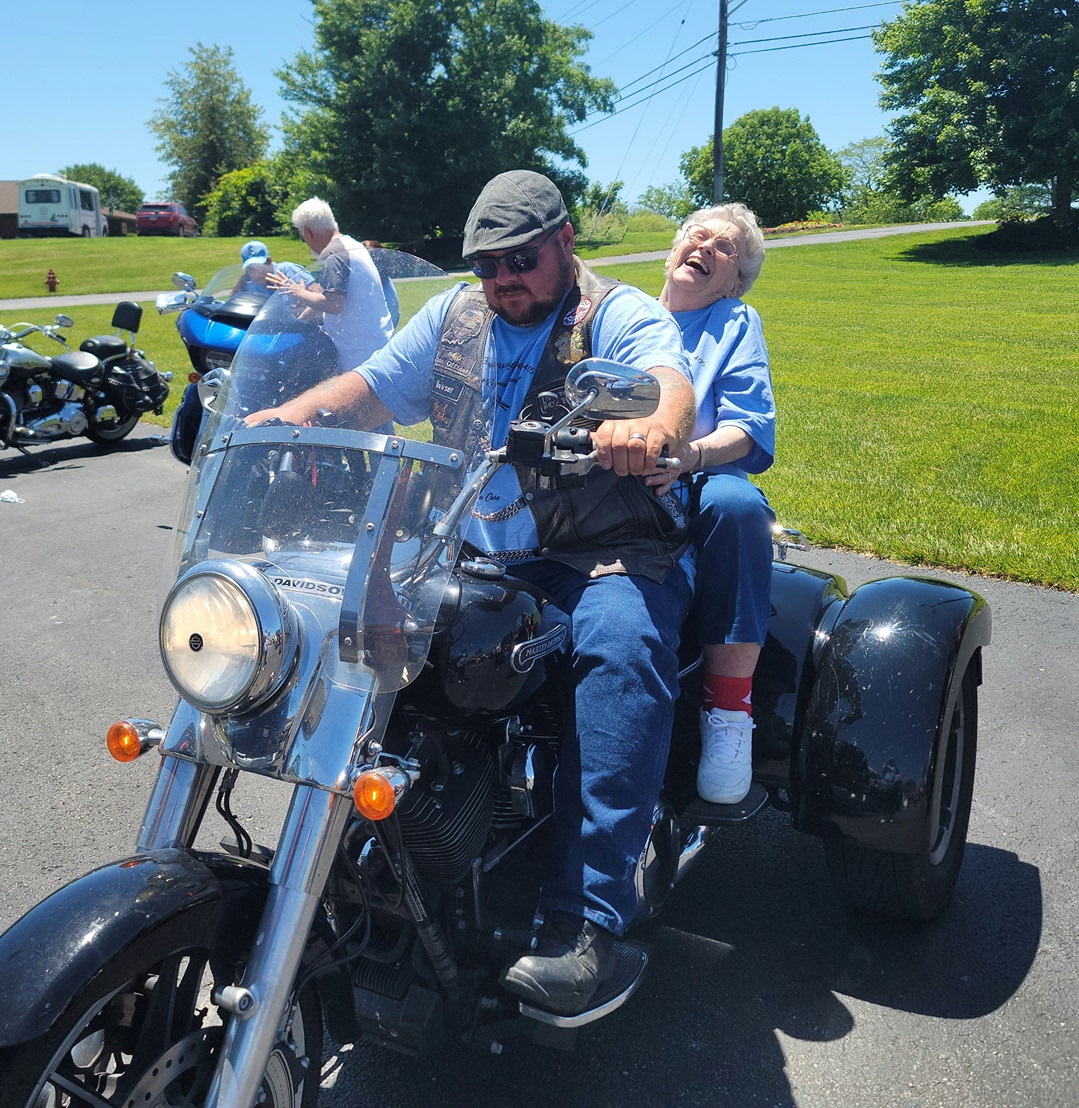 TripleCreek_RC's tweet photo. Carol H. Said there is nothing like turning 90 and becoming a biker chick! Thank you #SCRC chapter 405!
#trilogyhs #trilogyliving #LiveaDream #SoutherCruisersRidingClub
#LifeEnrichment https://t.co/yoiVpSSO9v