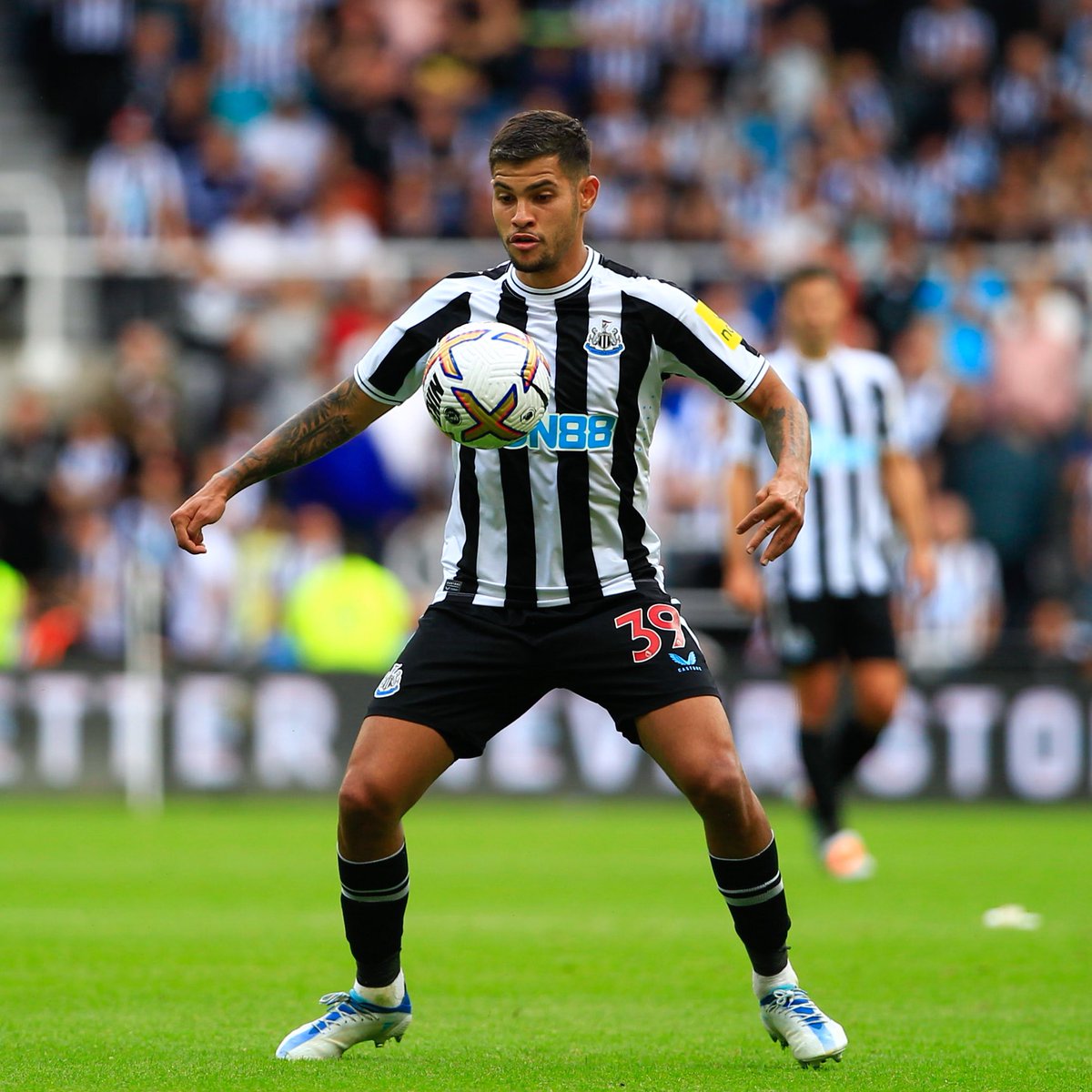 How is good to start with a great win and an amazing atmosphere as always, love it <a href="/NUFC/">Newcastle United</a>!! Thank you. 🖤🤍