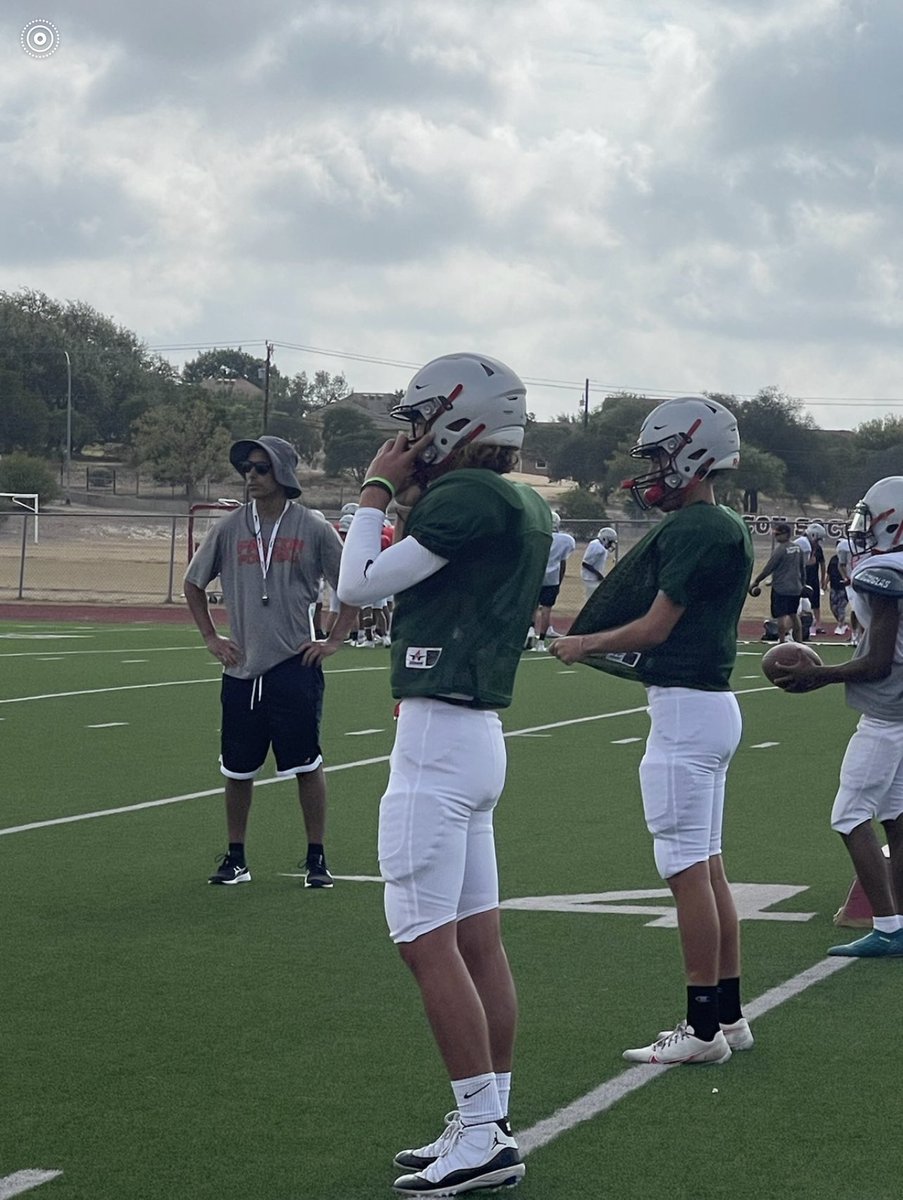 BEYOND PROUD 🙏🏽😃

so proud of jay at his first open to the public HS practice…go get ’em !!!…sky’s the limit, son !!!…

HUGE props to the DJ who made us wanna drink at 10AM !!!…alotta positive energy in &amp; around the field👌🏽