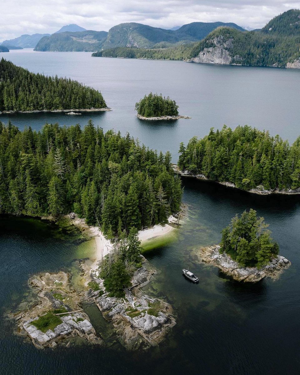 'Lix̱is is our home from many many years ago. I know others enjoy the fruits of this place but it’s really important to know that before people started to call it Burdwood Group, it had names and purposes already.' 1/2 🧵 📸 + caption @SeaWolfTours