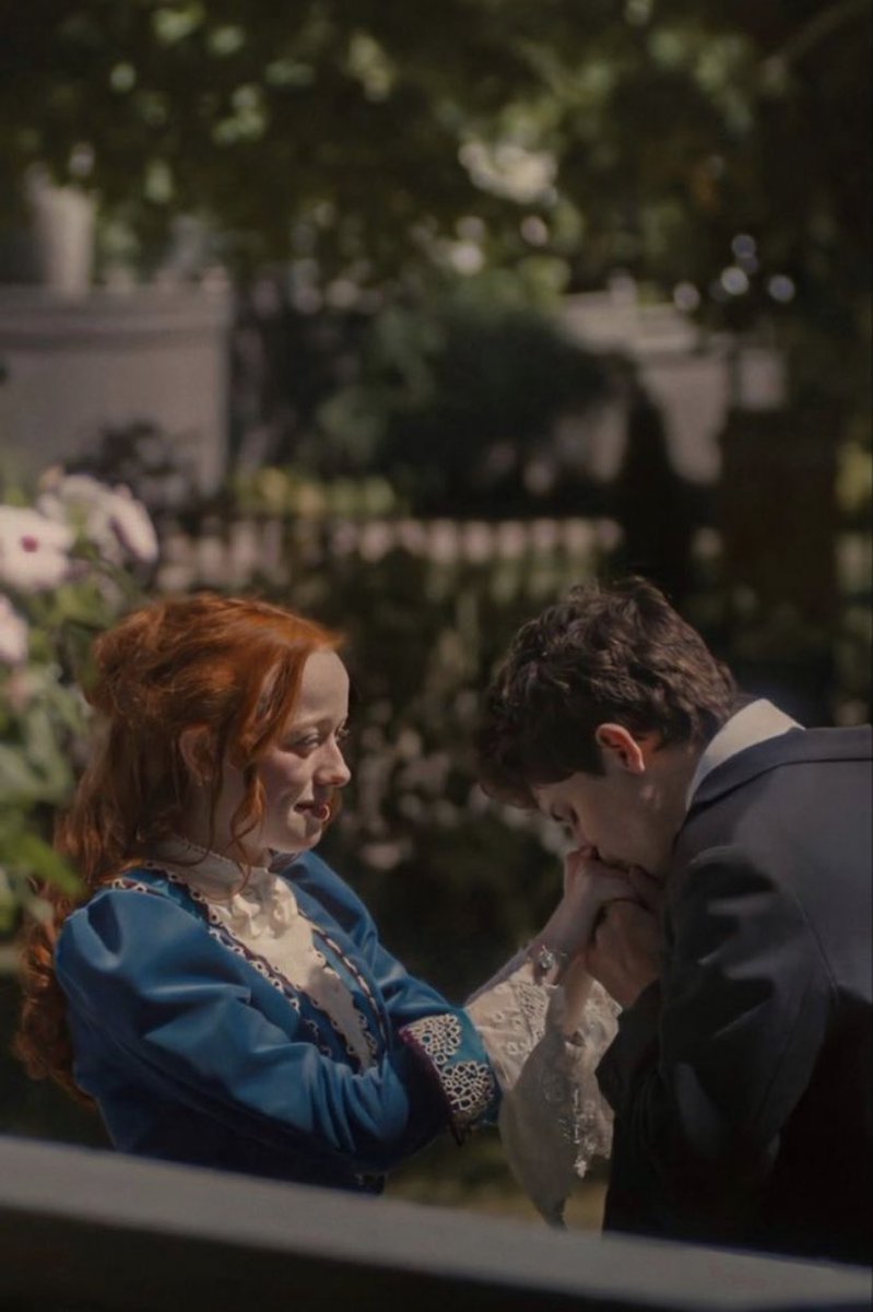 akinishh's tweet photo. netflix yeni sezon onayı vermediği için anne gilbert aşkını görememiş olmamız rezaleti https://t.co/QJughUH1sZ