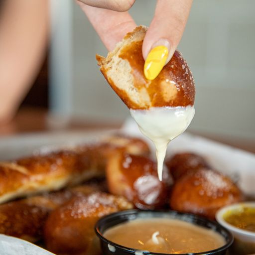 uniongrilltap's tweet photo. Happy Saturday, Union! Get $3.00 off ALL apps between 11 am to 2 pm! 
 #Uniongrill #gilbertaz https://t.co/PEEArkth6F