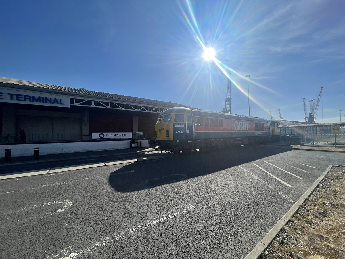 dadrail's tweet photo. The Boat train has arrived. 69004 has joined 69002 on my train for some double heading fun. The extra loco length means a rare shunt move past the gate at Southampton Western Docks. #trains #GBRf #railfreight #class69 #dadrail https://t.co/R3G0wvyMQh