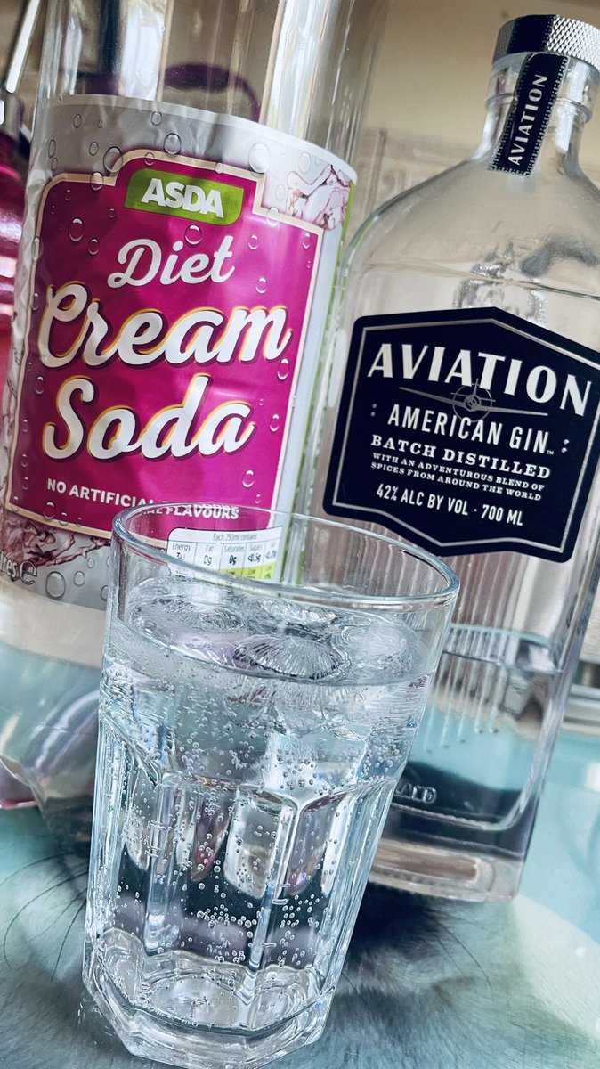 itsmewicksy's tweet photo. Who Knew These Two Worked So Well Together. ME!! I Did!!! Try It Now!!! @AviationGin @VancityReynolds #ryanreynolds #americanGin https://t.co/fdG1jcUMf1