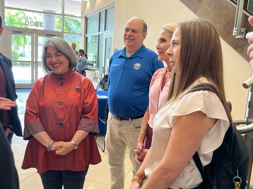 commishbermudez's tweet photo. Today I joined the Hispanic Unity of Florida for a Venezuelan TPS day at Miami-Dade College of Doral. Thank you to all the partners, Miami-Dade County @MayorDaniella and the Venezuelan Ambassador @carlosvecchio.
#vote124
#JCforCommissioner https://t.co/zQtUy5ucyt