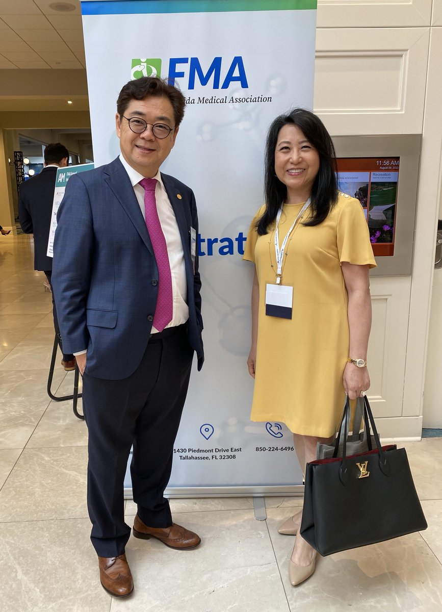 DrBuiPathology's tweet photo. At #FMA22 with ⁦@ZhaiJim⁩ introducing #pathology to #medicalstudents. ⁦@FLPathologists⁩ plays an important role in attracting future pathologists starting by showing the joyful &amp; rewarding life of pathologists. #pathtwitter  ⁦@Pathologists⁩ https://t.co/3gbgPyrjDx