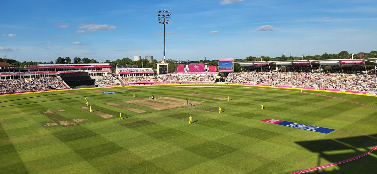 Time to enjoy semi-final #2! Thoroughly enjoyed being on field in #1, crowd was fantastic 😊 #CommonwealthGames2022 #Edgbaston #Birmigham2022
