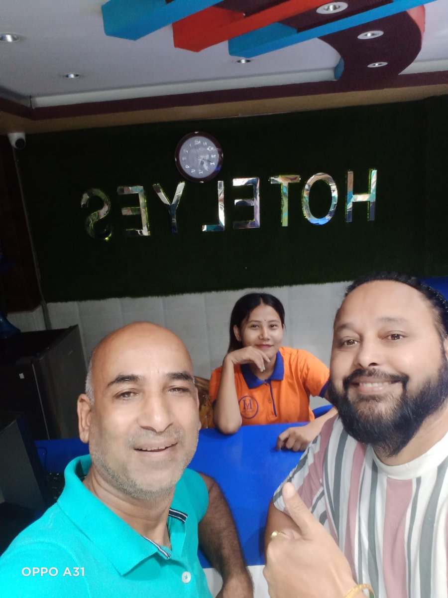 Hotelyes1's tweet photo. अभिनेता रमित ढुंगाना होटल यस बर्दिवासमा ।
होटल यसमा आतिथ्यता प्रदान गर्दा हामी गौरवान्वित भएका छौं । 
#HotelInBardibas #BesthotelinBardibas #Bardibas_Thakali_Khana
#bardibas_momo #Bardibas_Burger  #Bardibas_Pizza 
#economy_hotel_in_bardibas https://t.co/PZ4u5WQpRD