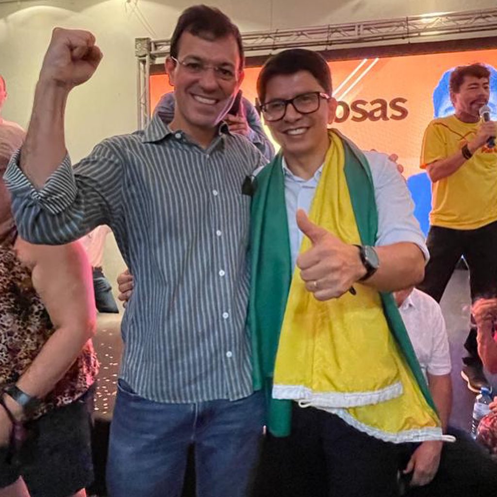 thor_dantas's tweet photo. Agora é oficial! Candidatura a deputado federal aprovada em convenção!  Colega @drjenilsonleite senador.
Vamos qualificar esse debate!
Vamos buscar o verdadeiro papel da política! Resolver os problemas da vida em sociedade e mudar o mundo pra melhor!
#politica @PSBNacional40 https://t.co/i62X8dtrJ5