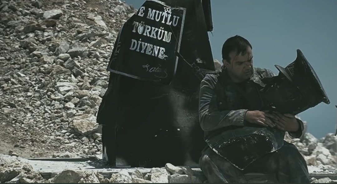 "Sadece nefesin vardır. Ya alırsın, ya verirsin. Bu kadar basit. Anladın mı? Merak etme. Bitmeyen savaş yoktur. Bu da biter."