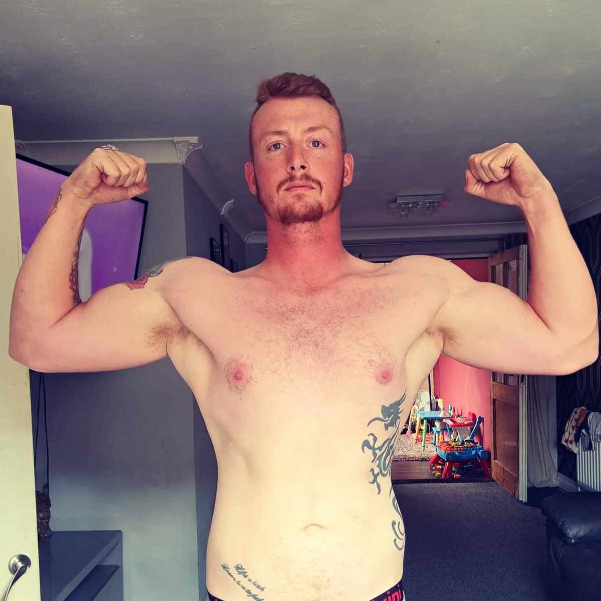 HotHeadHandy's tweet photo. Cut starts Monday, feel so fucking motivated to achieve my goals 💪 #gym #fitness https://t.co/VOnglTx26z