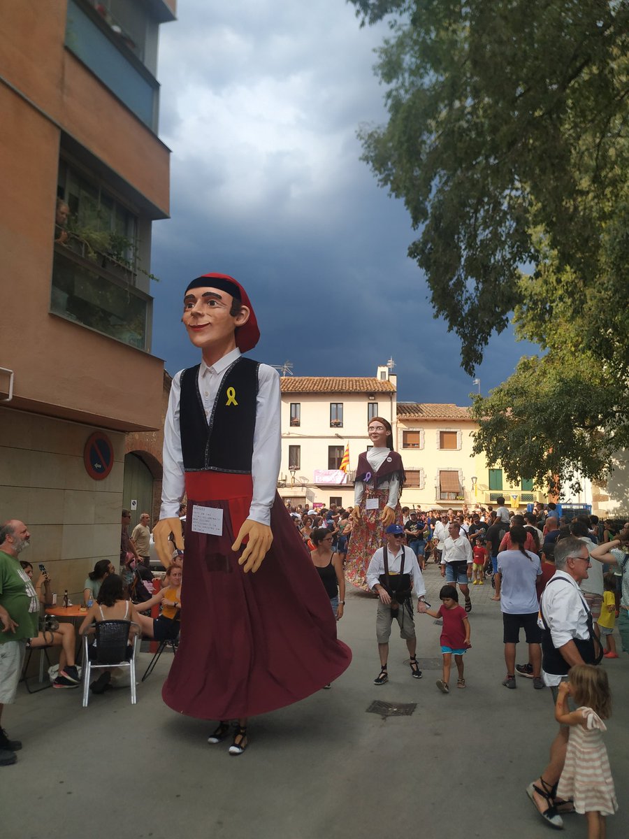aj_santestevep's tweet photo. 😎🎎 Cercavila amb els gegants de #SantEsteve, #Palau i #SantaSusanna.
Visca la #FestaMajor! https://t.co/ASTAJAFE1d