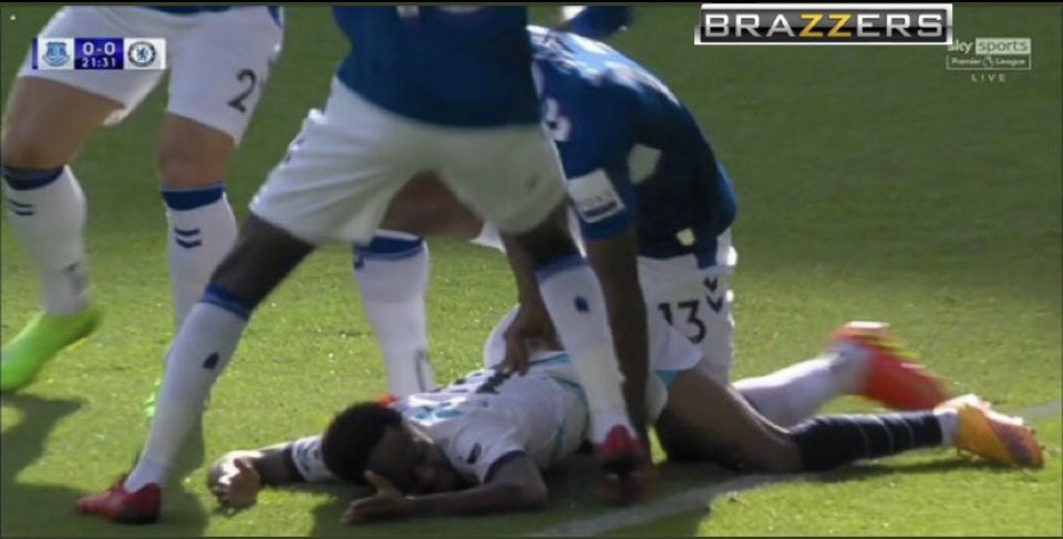 Perry8351's tweet image. Sterling arching it