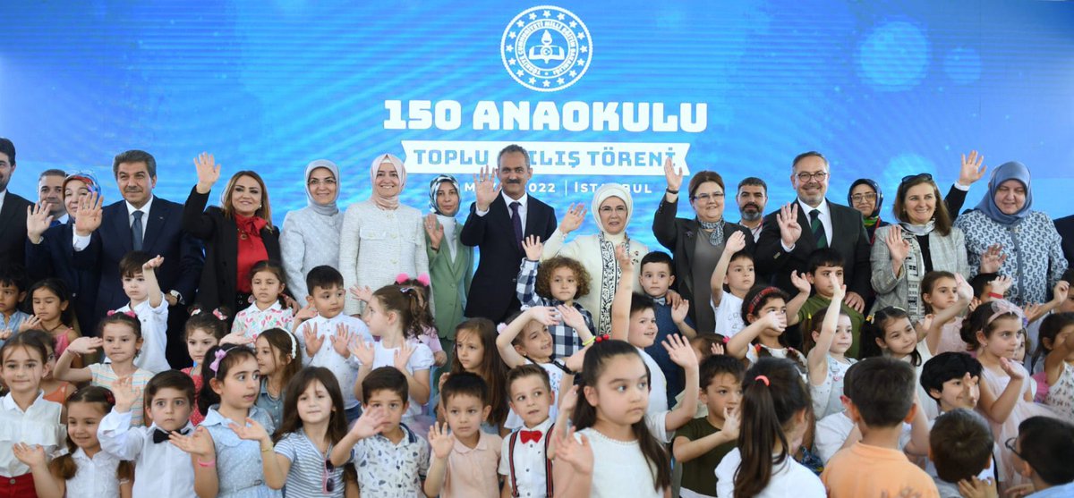 #eğitimdesonbiryıl

👫🧑‍🤝‍🧑Yapımı tamamlanan 150 anaokulunun toplu açılış töreni İstanbul'da gerçekleşti.
<a href="/tcmeb/">Millî Eğitim Bakanlığı</a> <a href="/memleventyazici/">Levent Yazıcı</a> <a href="/istanbulilmem/">İstanbul İl Millî Eğitim Müdürlüğü</a> <a href="/MemGungoren/">Güngören İlçe Millî Eğitim Müdürlüğü</a> <a href="/_ferhat_ozturk/">Ferhat Öztürk</a>