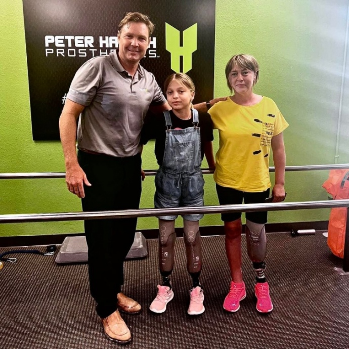 pravda_eng's tweet image. Mother and daughter from Kramatorsk who lost their legs in Russian attack receive prosthetic limbs in the US

pravda.com.ua/eng/news/2022/…