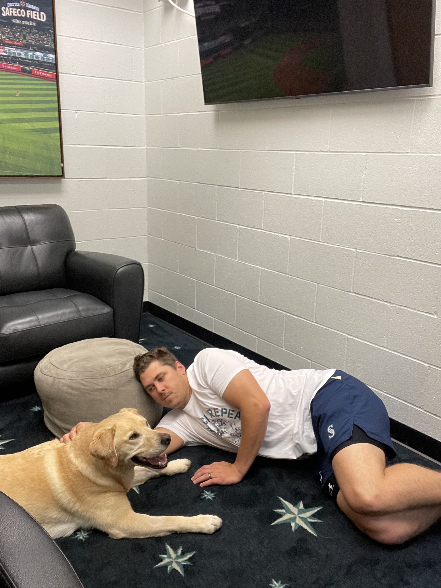 Mariners adopt clubhouse dog Tucker