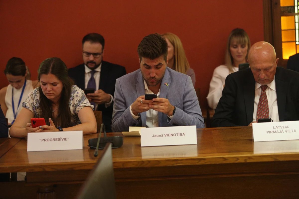 Taustiņdrāzēju paaudze.