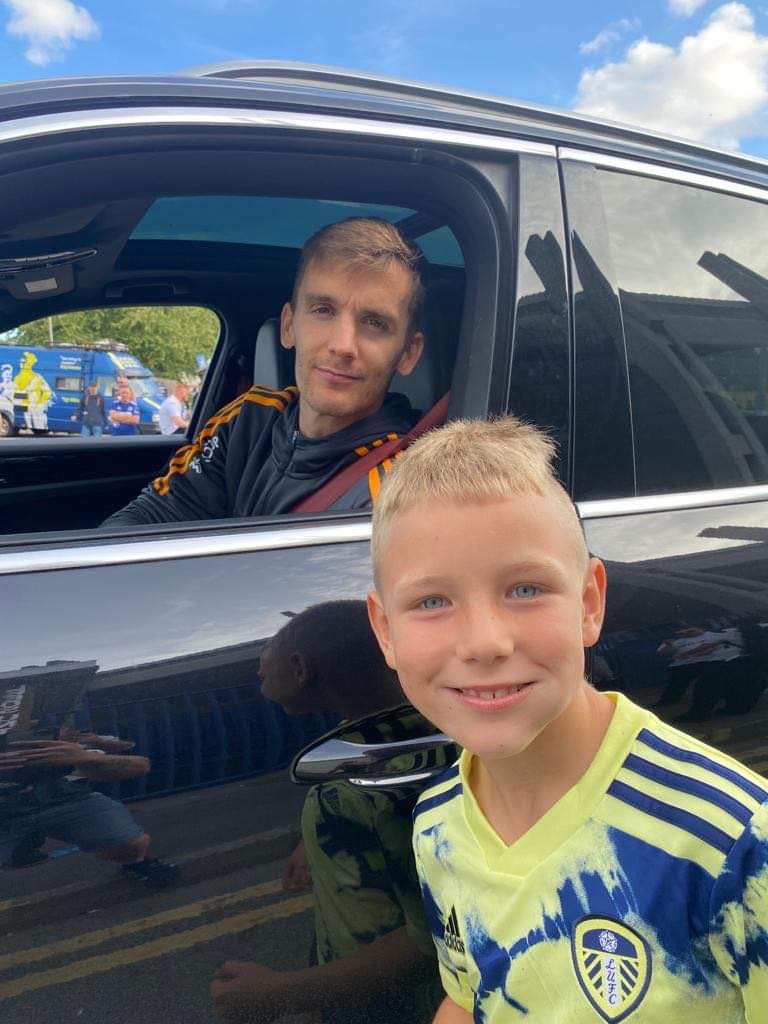 LWALKER2408's tweet photo. H back at his favourite place and his kit arrived just in time @diego_2llorente @LUFC @MrJeff85 @staynorHprimary https://t.co/tO5YGUXKbJ