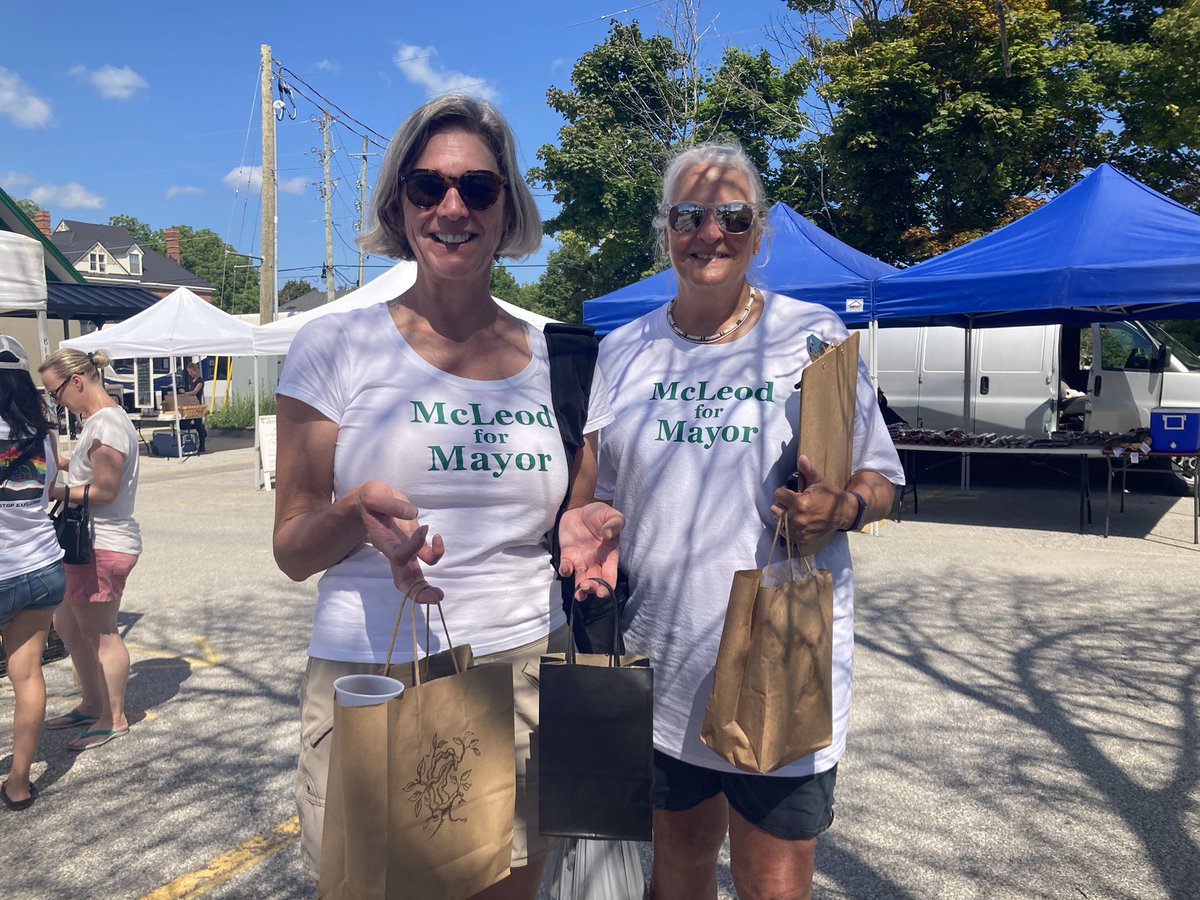 AuntyMisssy's tweet photo. Hot day at Sidelaunch Days and the @ExperienceCwood farmers market in #Collingwood https://t.co/mmMnom9fLt