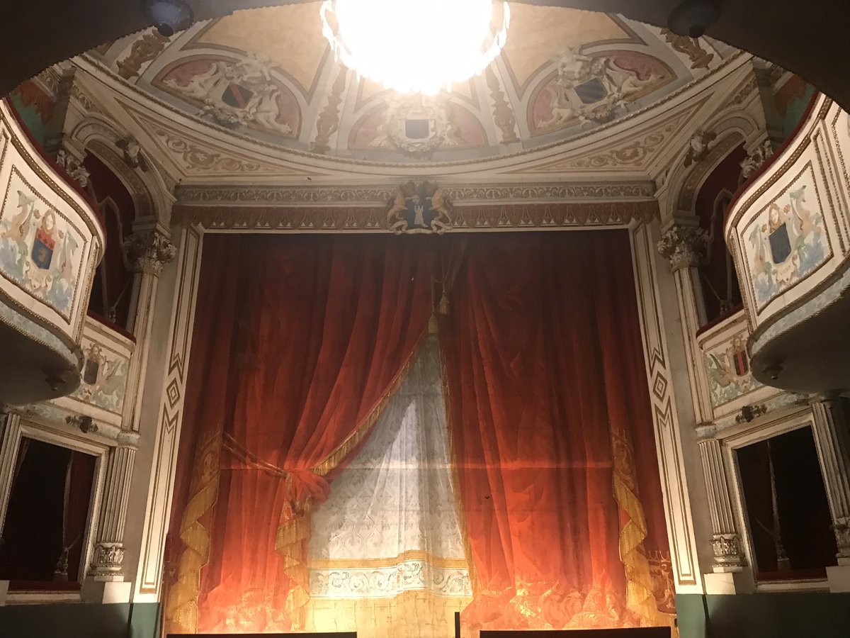 PSimonOF's tweet photo. Découverte du château de #Digoine, à #Palinges, propriété de Jean-Louis #Remilleux, producteur de l’émission #Secret d’#histoire. Suprise dans cet écrin, un merveilleux petit #théâtre à l’italienne où sont venus #Offenbach et Sarah Bernhardt @secretshistoire @bernstephane https://t.co/7YezjvhGIF