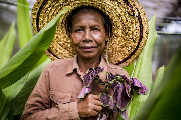 IFAD's tweet photo. Indigenous women carry invaluable knowledge that they transmit to younger generations, contributing to  communities’ cohesion and resilience.
 
Empowering indigenous women means protecting indigenous heritage. https://t.co/nnzOeDHloc