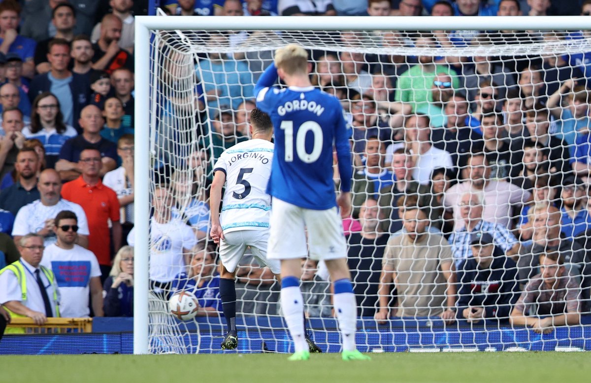 @premierleague's photo on HALF TIME