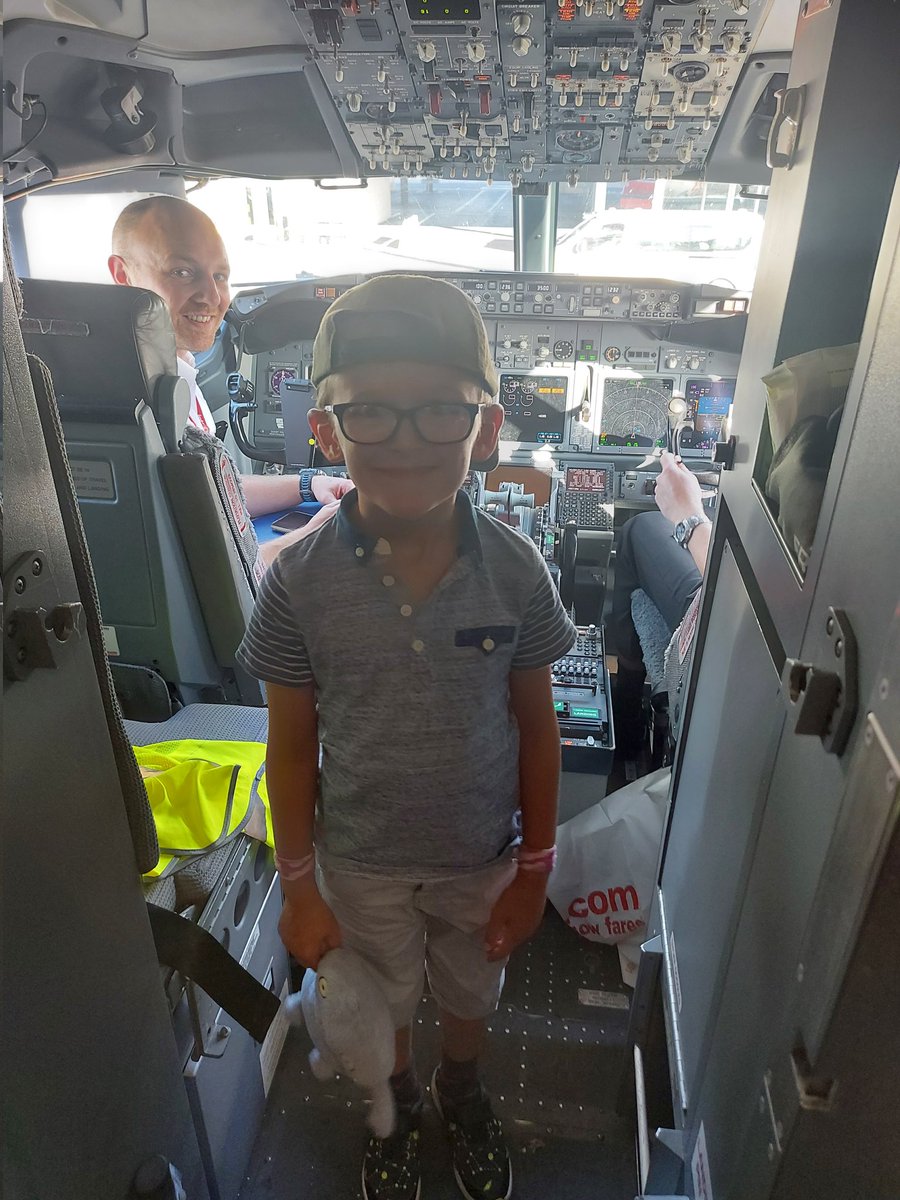LauraRi29's tweet photo. Great flights &amp; thank you to @jet2tweets pilots for saying Hi to Theo on both flights!!! 🙂 #wannabepilot https://t.co/CEpjzZgenU