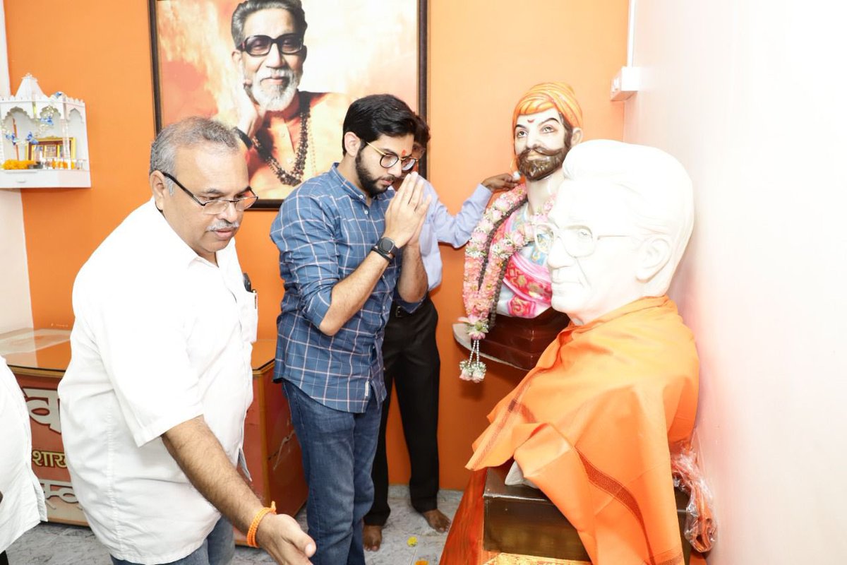 rajeetavaidya13's tweet photo. माहीम कोळीवाडा येथील शिवसेना शाखेस आज भेट दिली. युवांसह ज्येष्ठांचा व महिलांचा मिळणारा प्रतिसाद खरेच उत्साहवर्धक आहे.🚩🏹🚩🏹🚩🏹
@AUThackeray @OfficeofUT @MilindVaidyaSS @DurgeSainath @nileshma11 @bhiku_07 @Anuj_Speaks27 @ManasKuvar @sambhajitpatil @panksthecool @ganeshkalambe5 https://t.co/Hli3jKRCWN