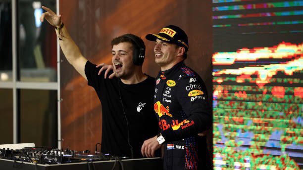 SS4G_0923's tweet photo. @Semmieee Same but I’m not dutch😂, long before max joins F1 I’m a fan of Martin, now I’m a fan of both of them, it feels magic and perfect. https://t.co/hpN1q3FYzO