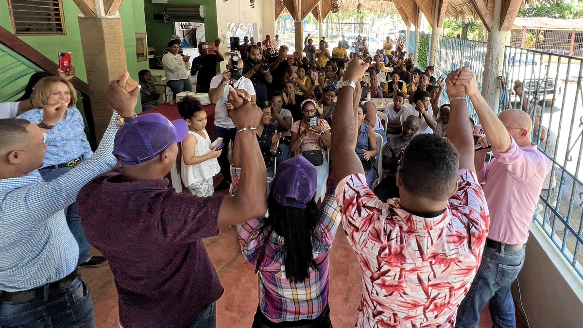 DominguezBrito's tweet photo. En Sabana de la Mar, Hato Mayor, juramentamos un nuevo equipo de coordinadores en el municipio. Mucha gente joven, con pasión, voluntad y trabajadora se suman a este verdadero proyecto de nación.

¡El 16 de octubre VOTA 3!

#HatoMayorConFrancisco 
#Vota3 #FranciscoPresidente https://t.co/GTnvPv7rNy