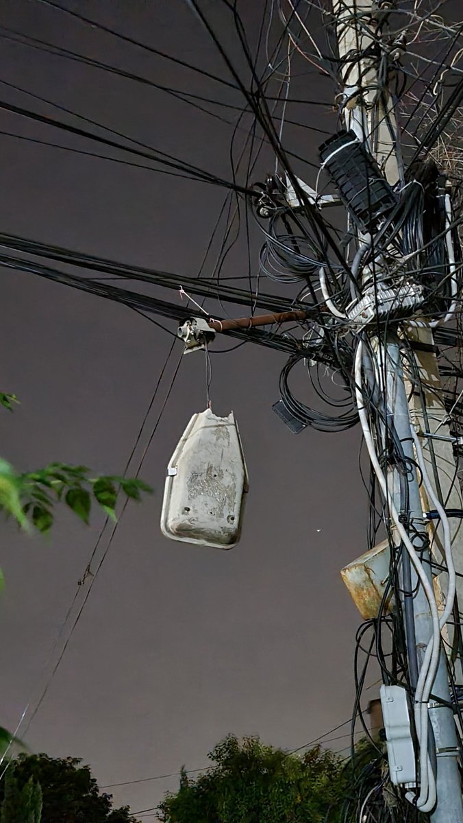 maliafzal's tweet photo. @nayatelpk your installation teams are damaging Street lights who is going to fix it https://t.co/3Xy8JOaPih