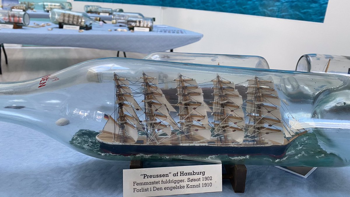 MetheMunk's tweet image. Troede jeg skulle ind og se verdens (?)største samling af flaskeskibe lavet af én mand. Der var dog kun 20-30 stykker, men spændende alligevel #tallshiprace #aalborg