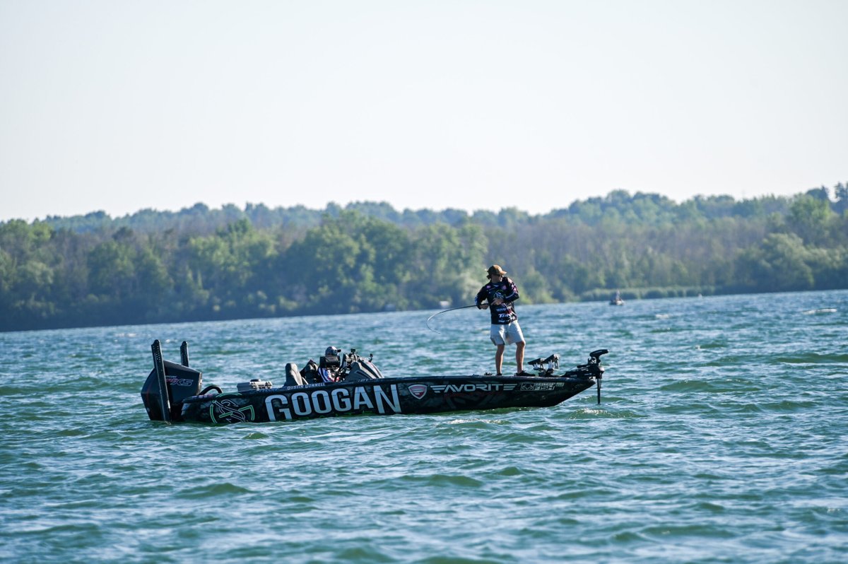 MajorLeagueFish's tweet photo. These weights are INSANE from Cayuga Lake, with Jacob Wheeler, Dustin Connell and Justin Lucas all tied with 73 pounds, 15 ounces. This is the first time in BPT history we've had a three-way tie headed into the final period on Day 1!

https://t.co/P0jwwuqaou
#WEAREbassfishing https://t.co/0TLQ9PpabV