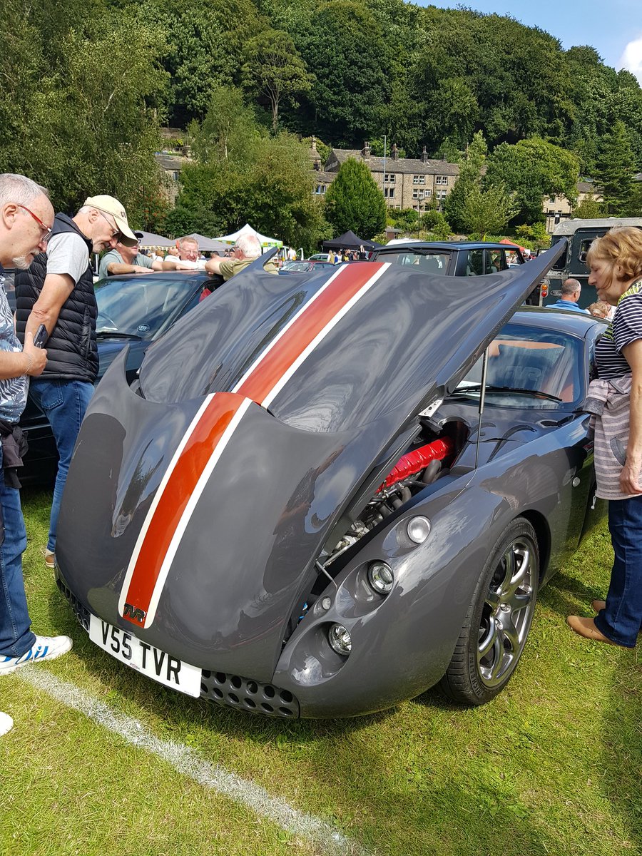 TalkToMeTday's tweet photo. Vintage car event in Hebden Bridge today. https://t.co/g4crjfqblI