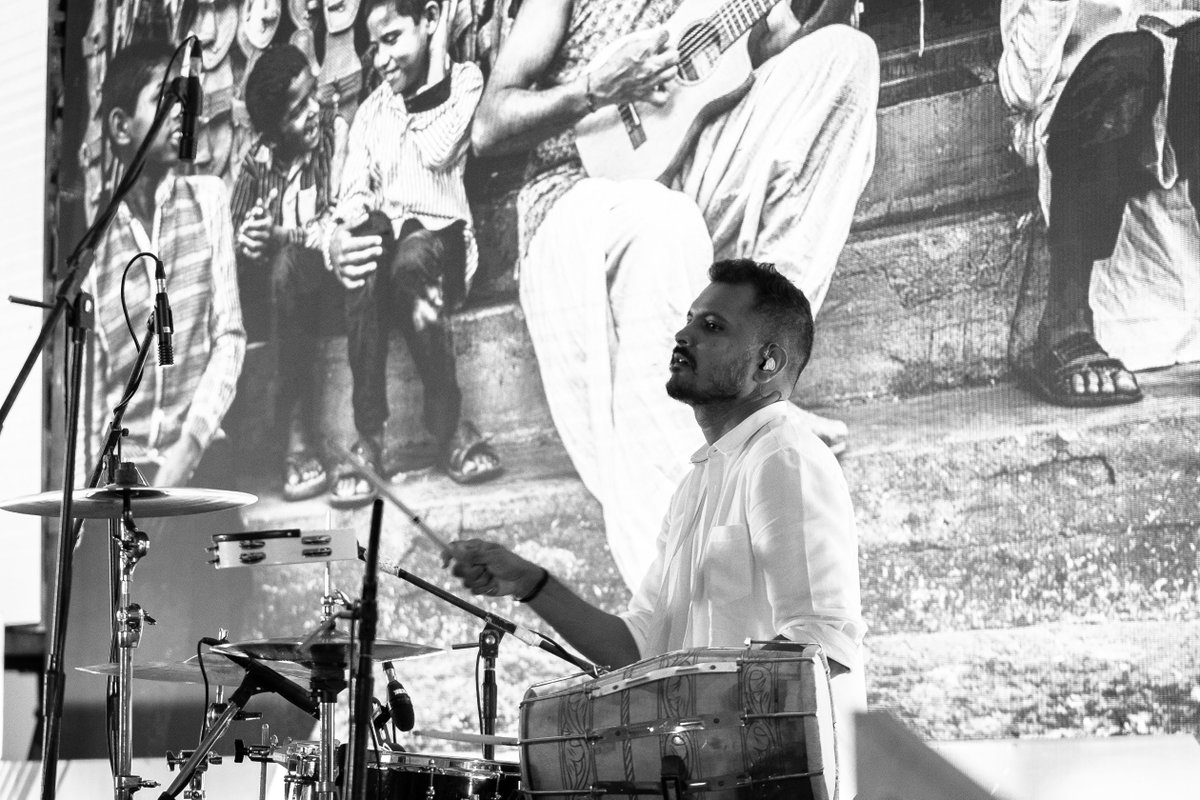 MysuruStartup's tweet photo. Vasu Dixit's dynamic performance brought the day to a close. He entertained and energized the audience with his singing and some of his best songs.

#VasuDixit #MSP2022 #India75 https://t.co/i6J0Ekxz5r