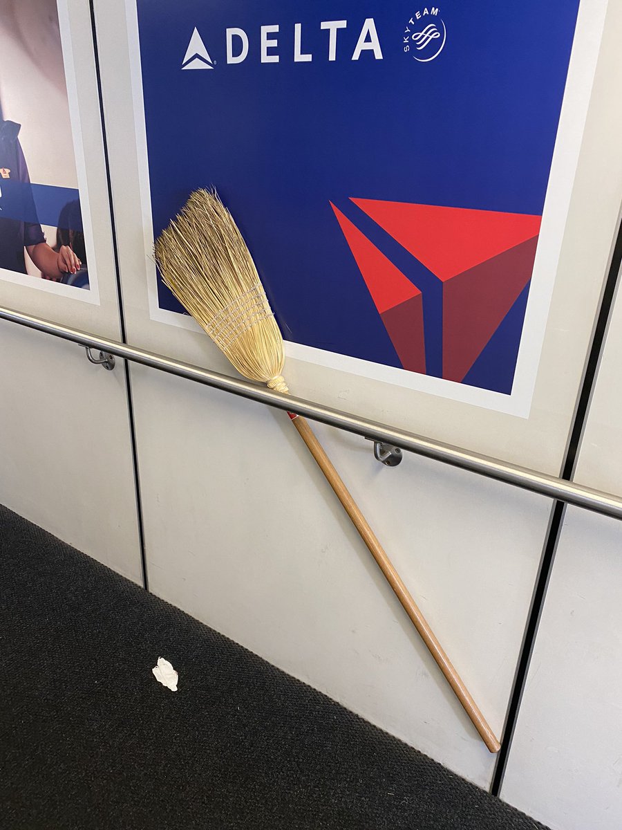 A witch has given up her broom and has chosen Delta as her preferred method of transportation!! Times are tough.  #Delta